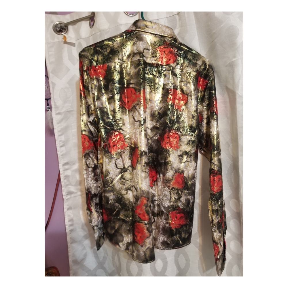 Long sleeve shirt.